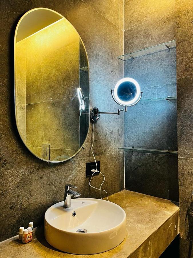 Luxe Apartment By Hey Studio'S Ghaziabad Exteriör bild